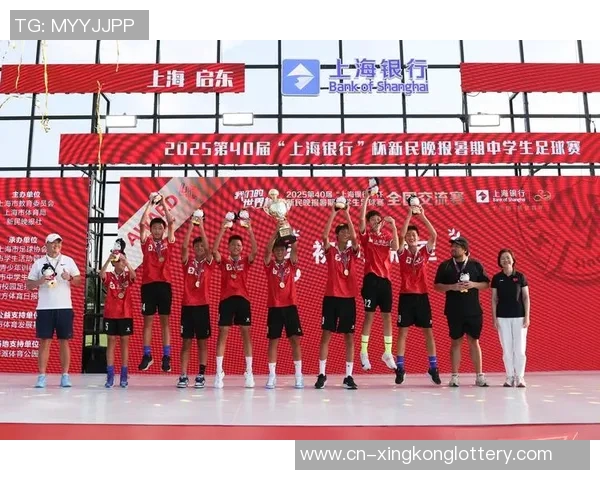 中国足球队长的责任与挑战：引领球队走向辉煌的道路